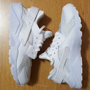 Nike Air Huarache Triple White